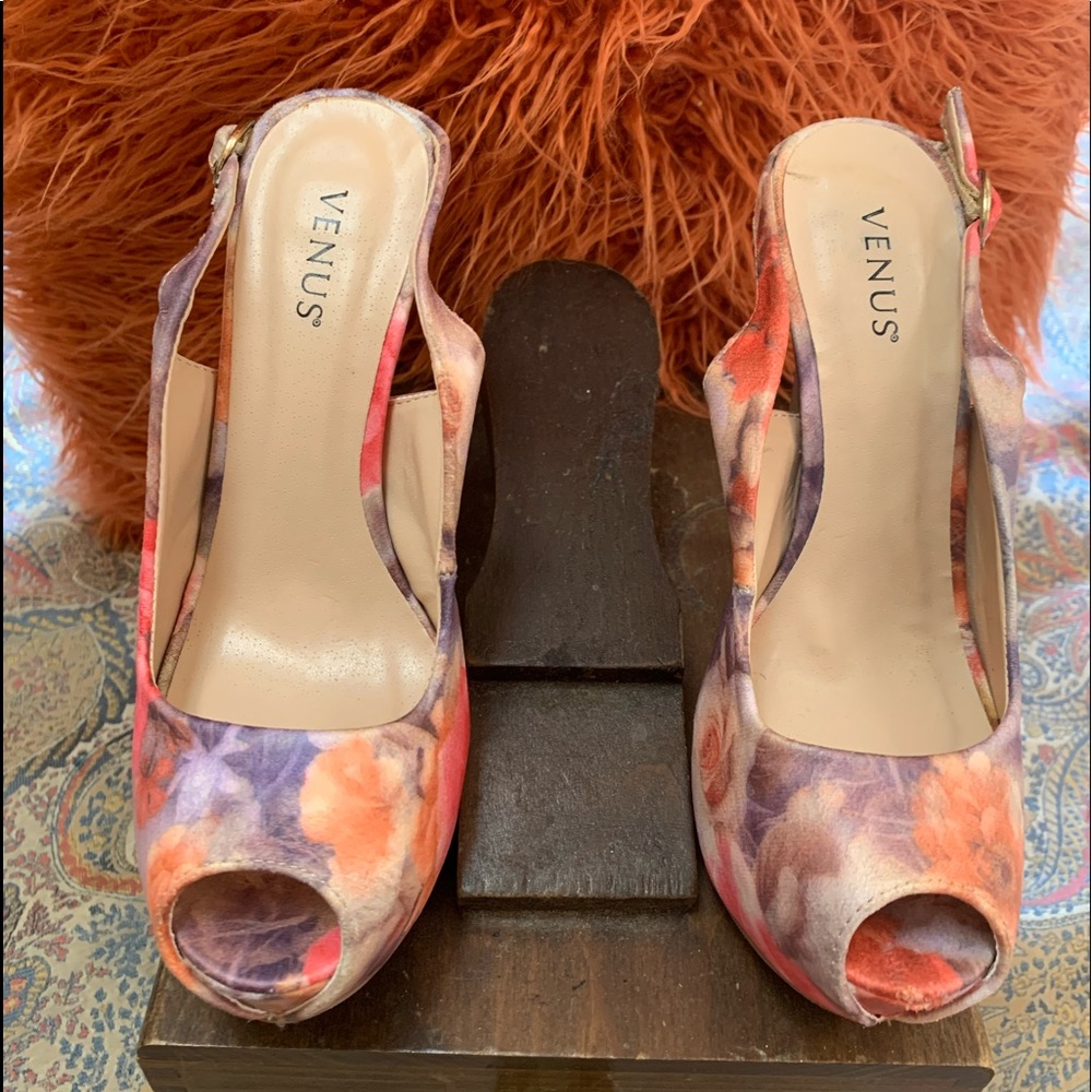 Shoes - Picture 2 of 4